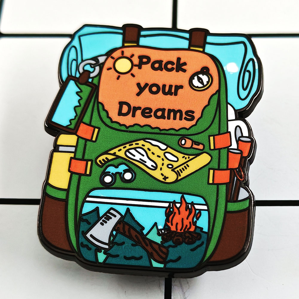 Outdoor Adventure Enthusiast - Pin para Mochila con Temática de